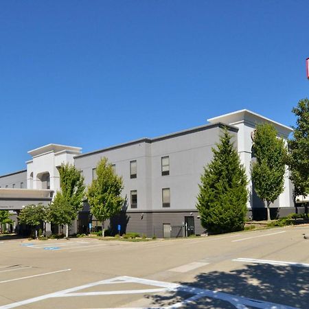 Hampton Inn Kansas City Northeast Экстерьер фото