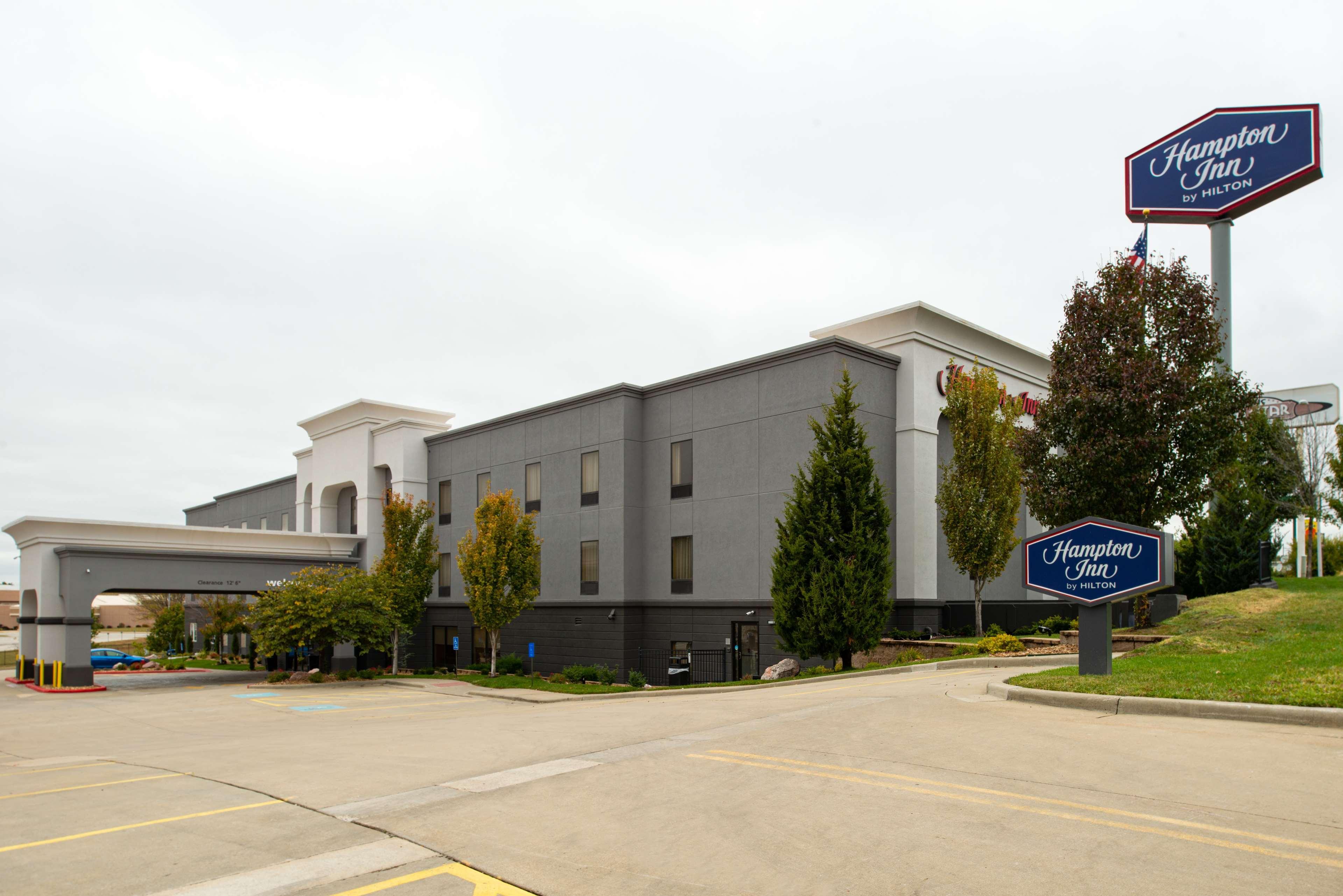 Hampton Inn Kansas City Northeast Экстерьер фото