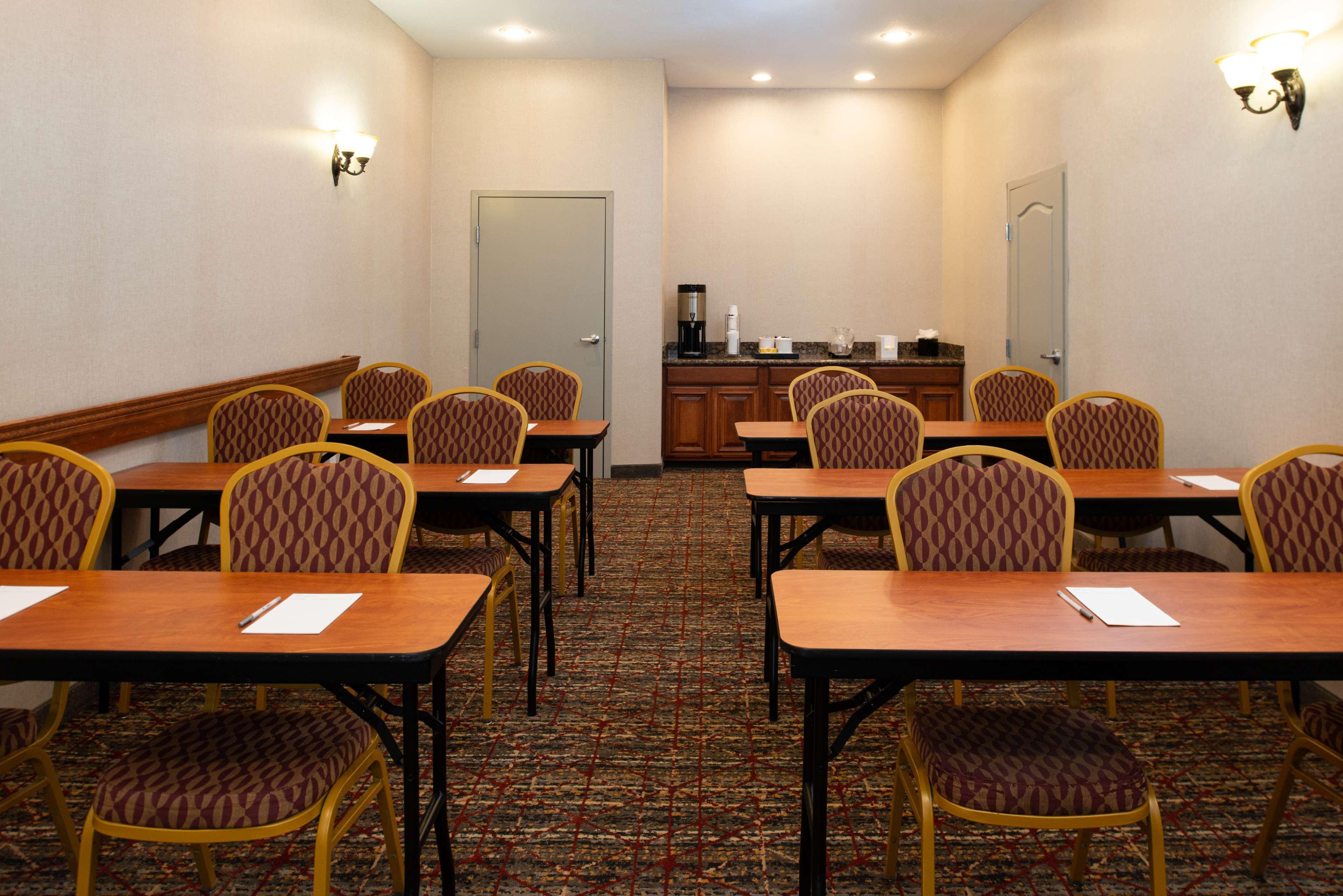 Hampton Inn Kansas City Northeast Экстерьер фото