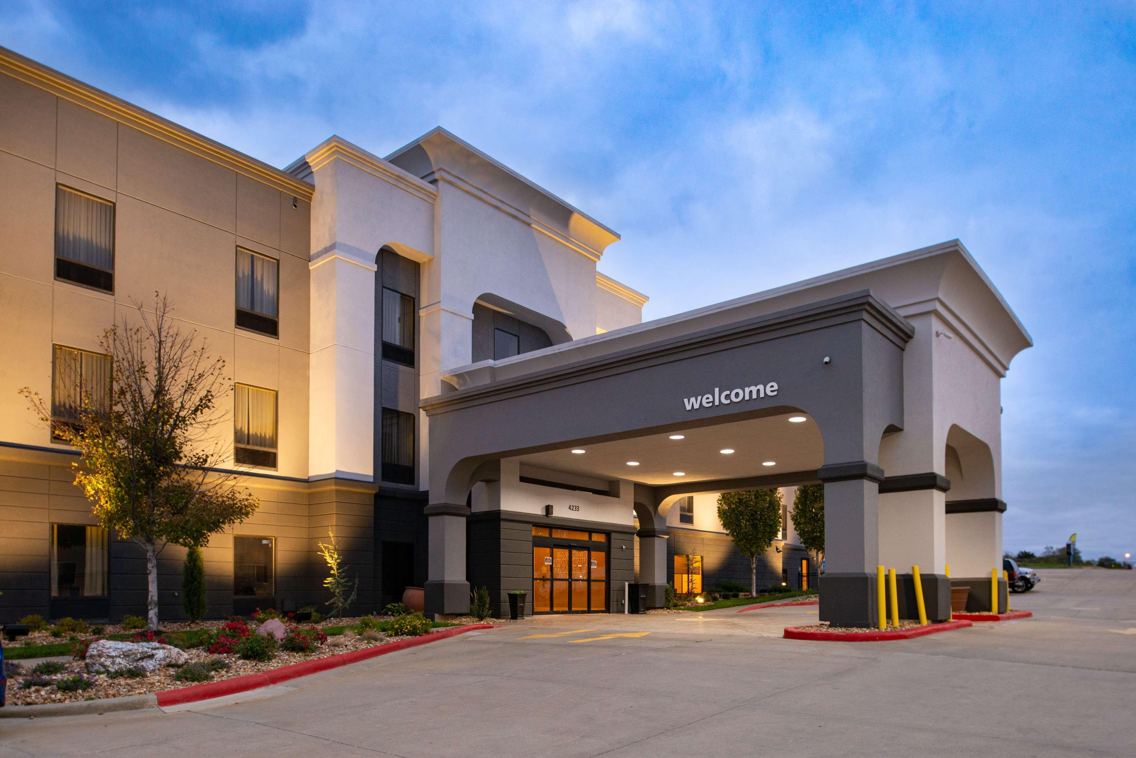 Hampton Inn Kansas City Northeast Экстерьер фото