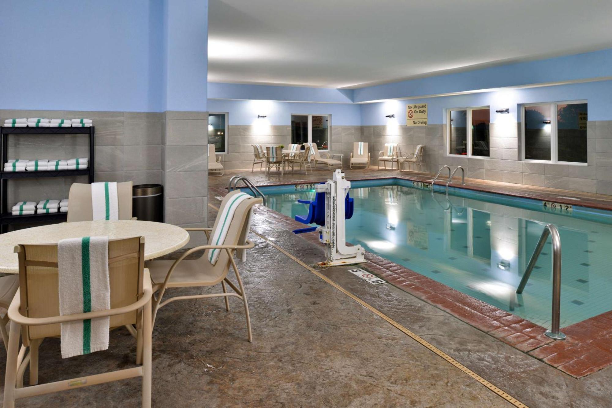 Hampton Inn Kansas City Northeast Экстерьер фото