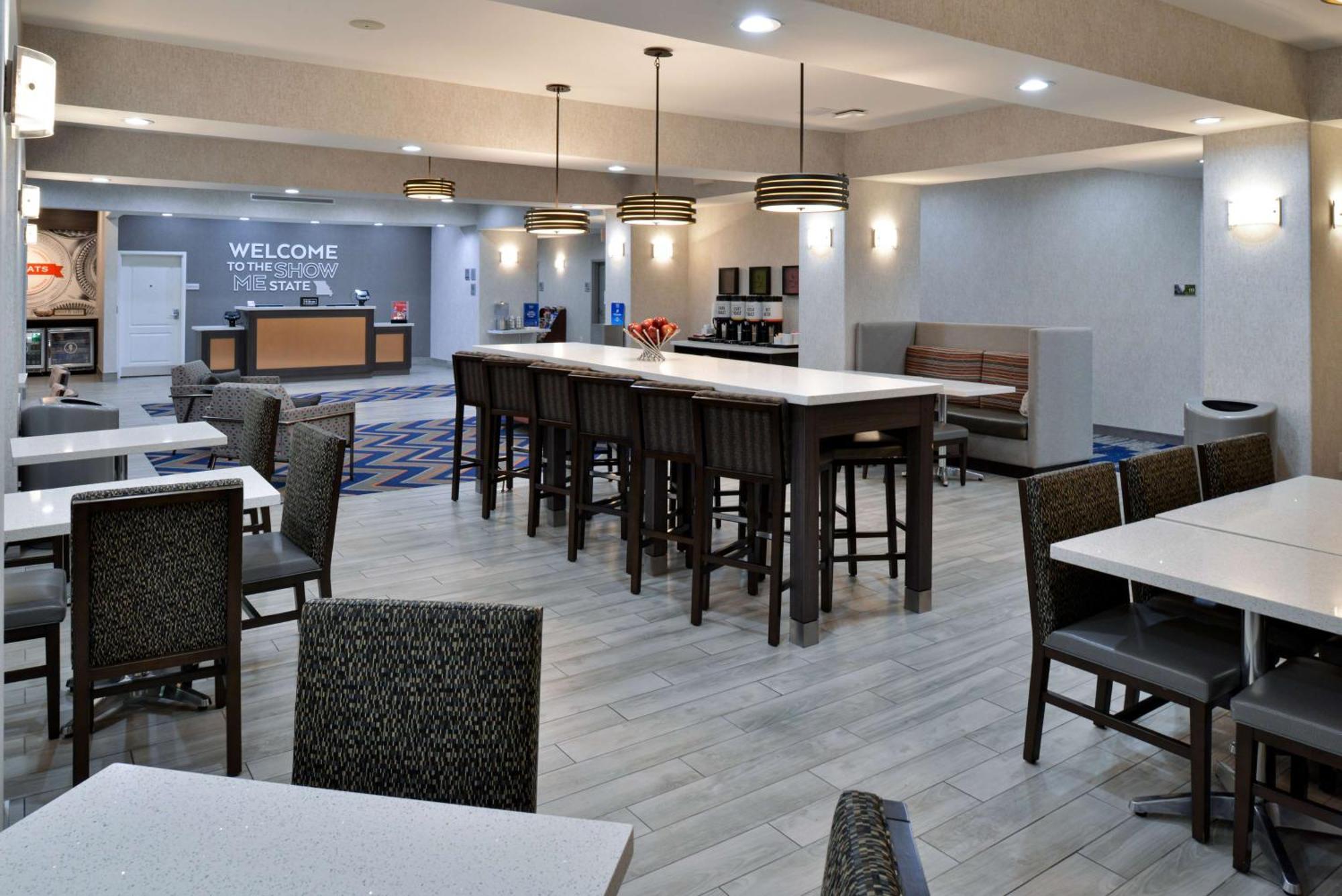 Hampton Inn Kansas City Northeast Экстерьер фото