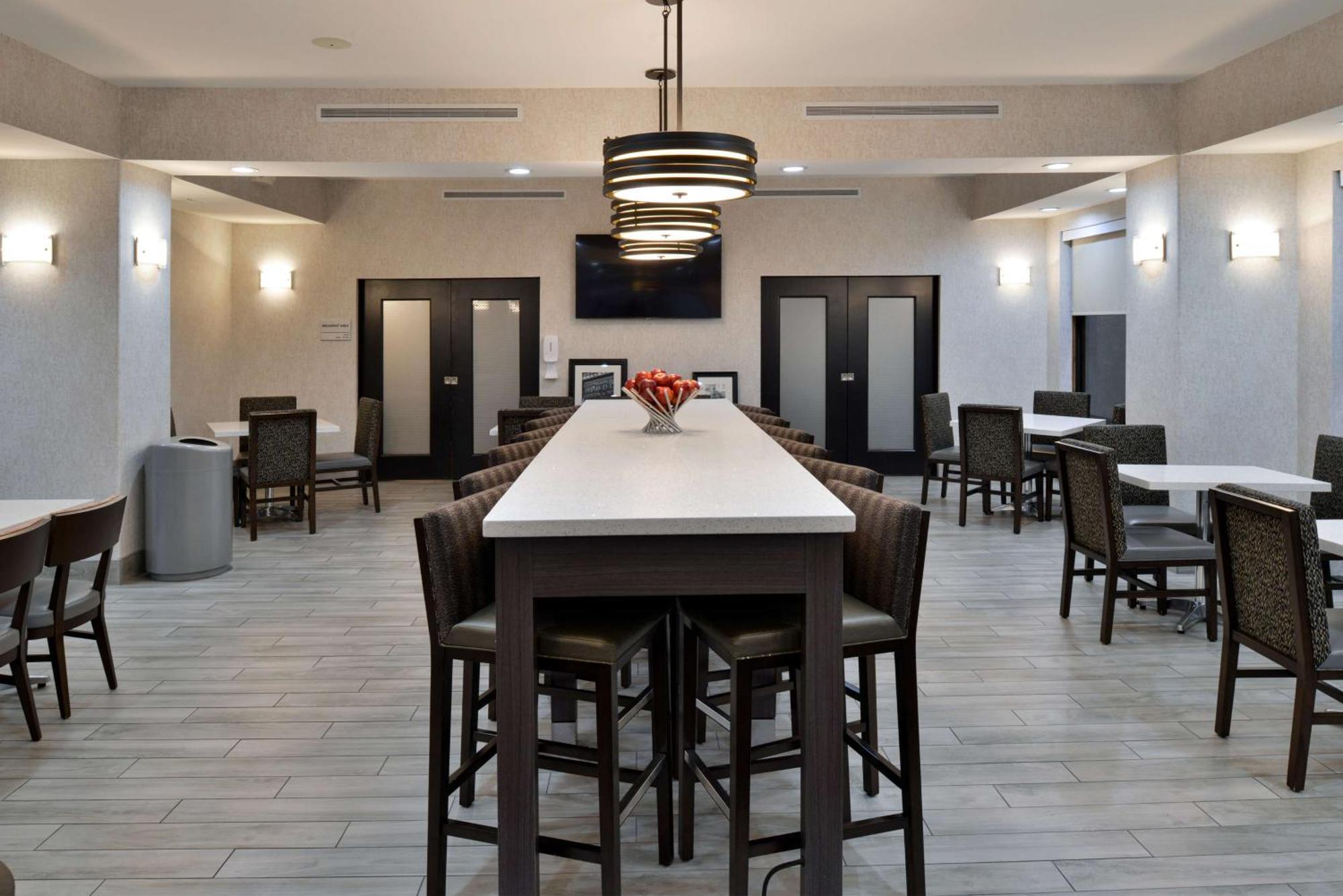 Hampton Inn Kansas City Northeast Экстерьер фото