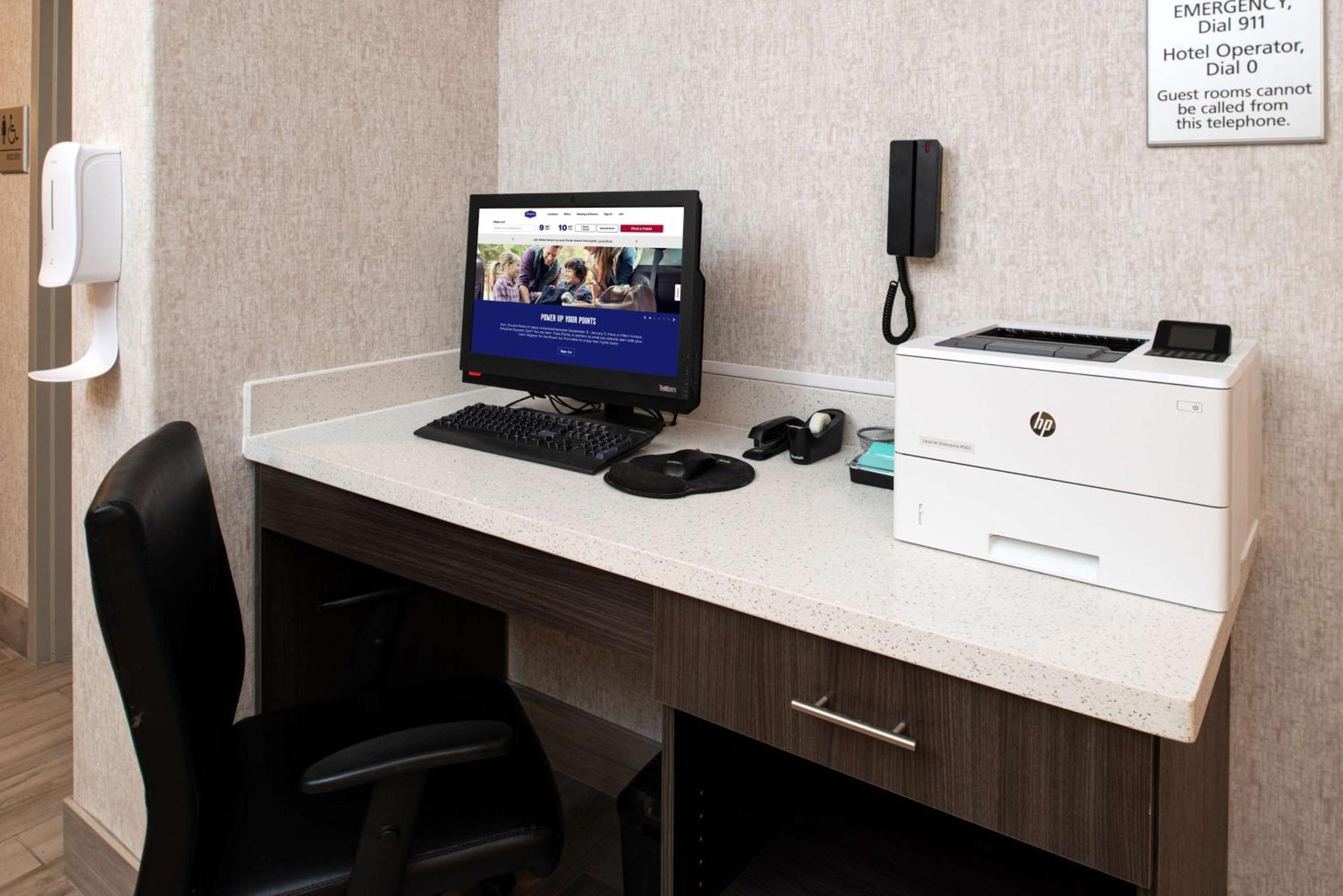 Hampton Inn Kansas City Northeast Экстерьер фото