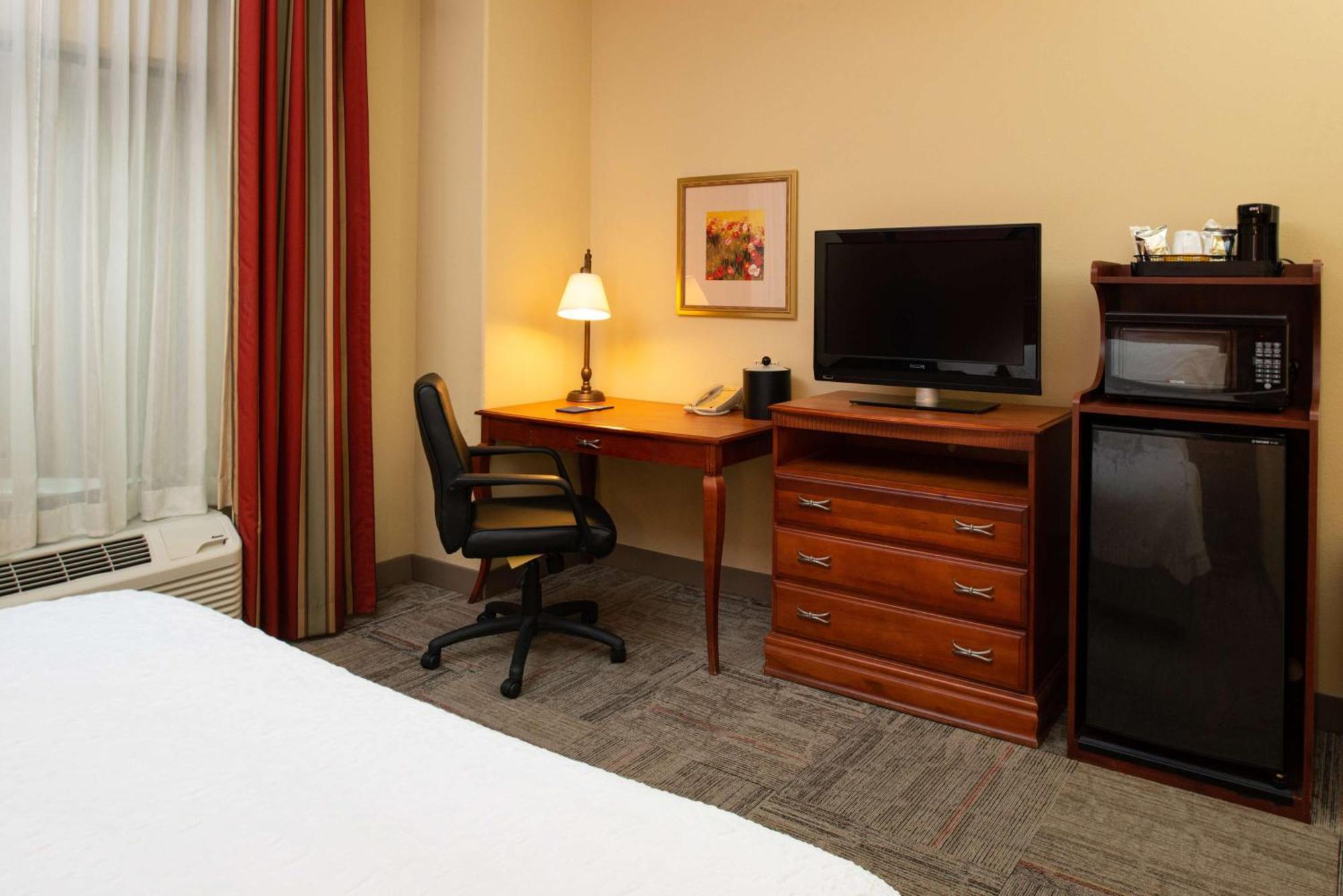 Hampton Inn Kansas City Northeast Экстерьер фото