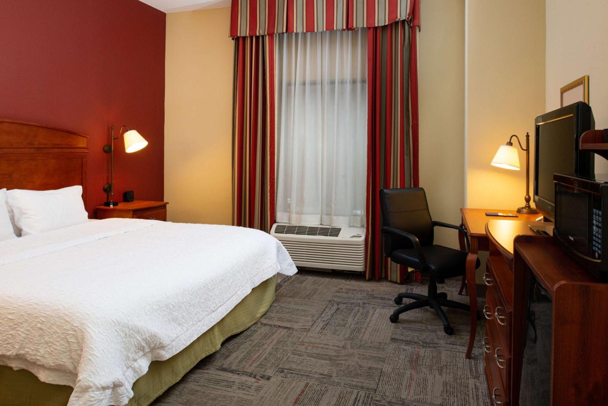 Hampton Inn Kansas City Northeast Экстерьер фото