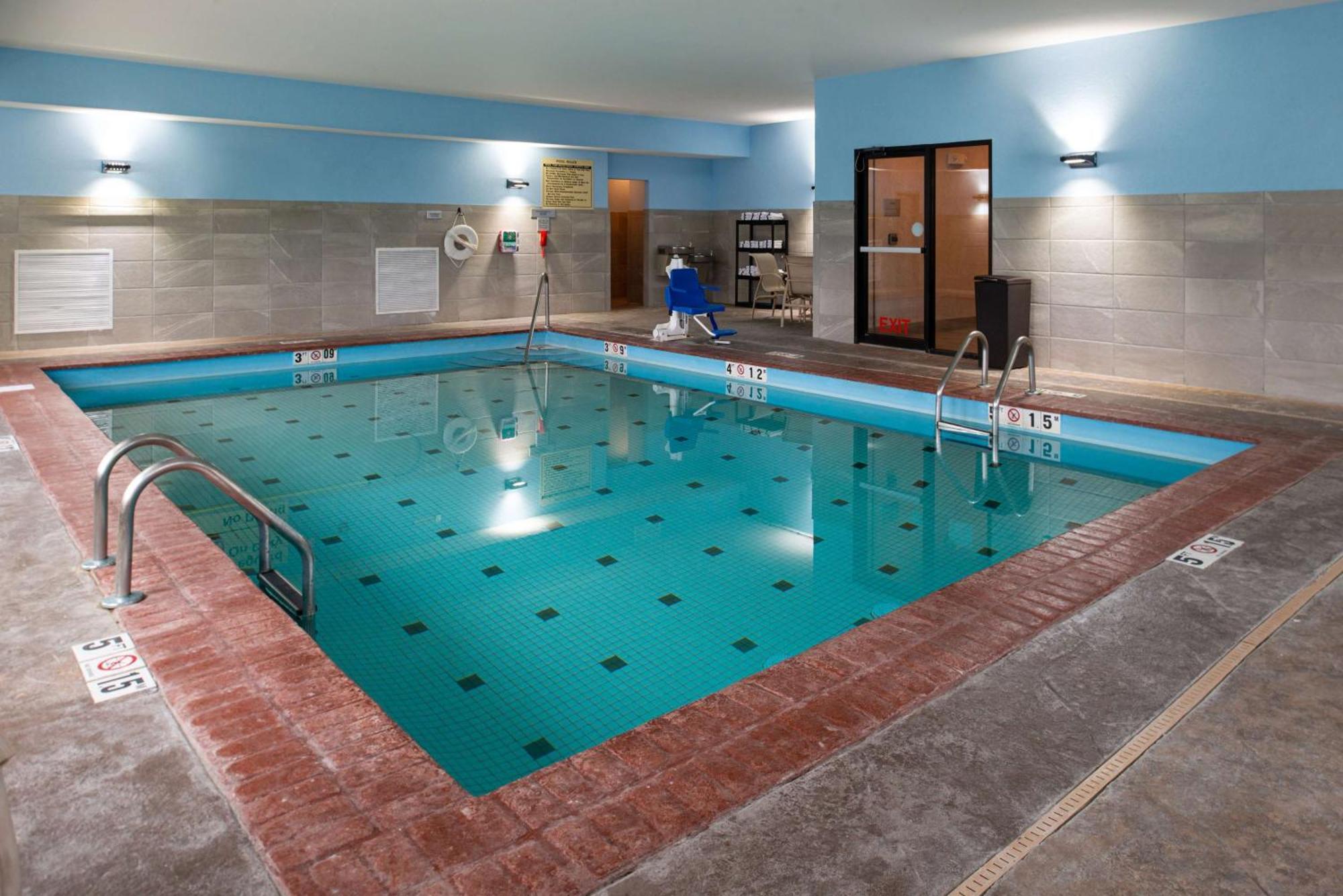 Hampton Inn Kansas City Northeast Экстерьер фото
