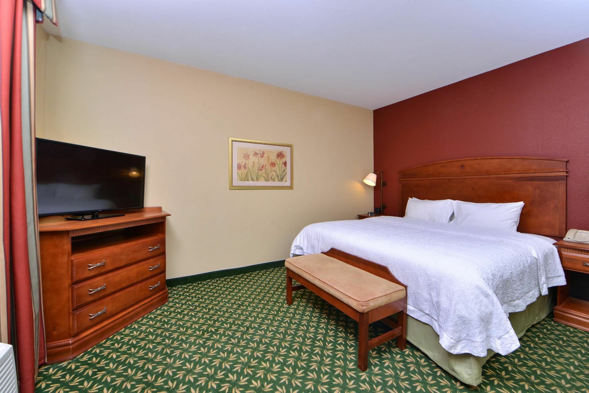 Hampton Inn Kansas City Northeast Экстерьер фото