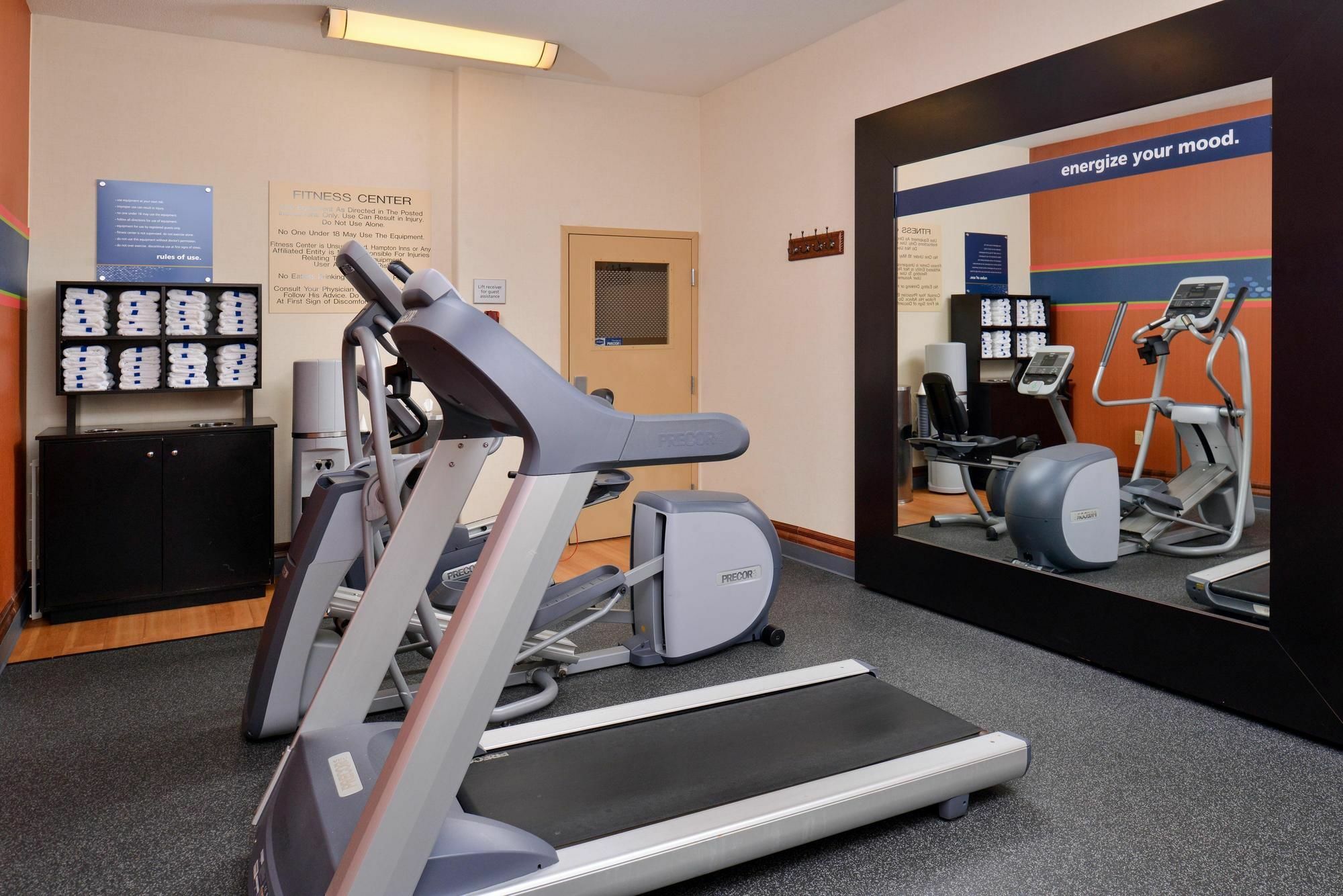 Hampton Inn Kansas City Northeast Экстерьер фото